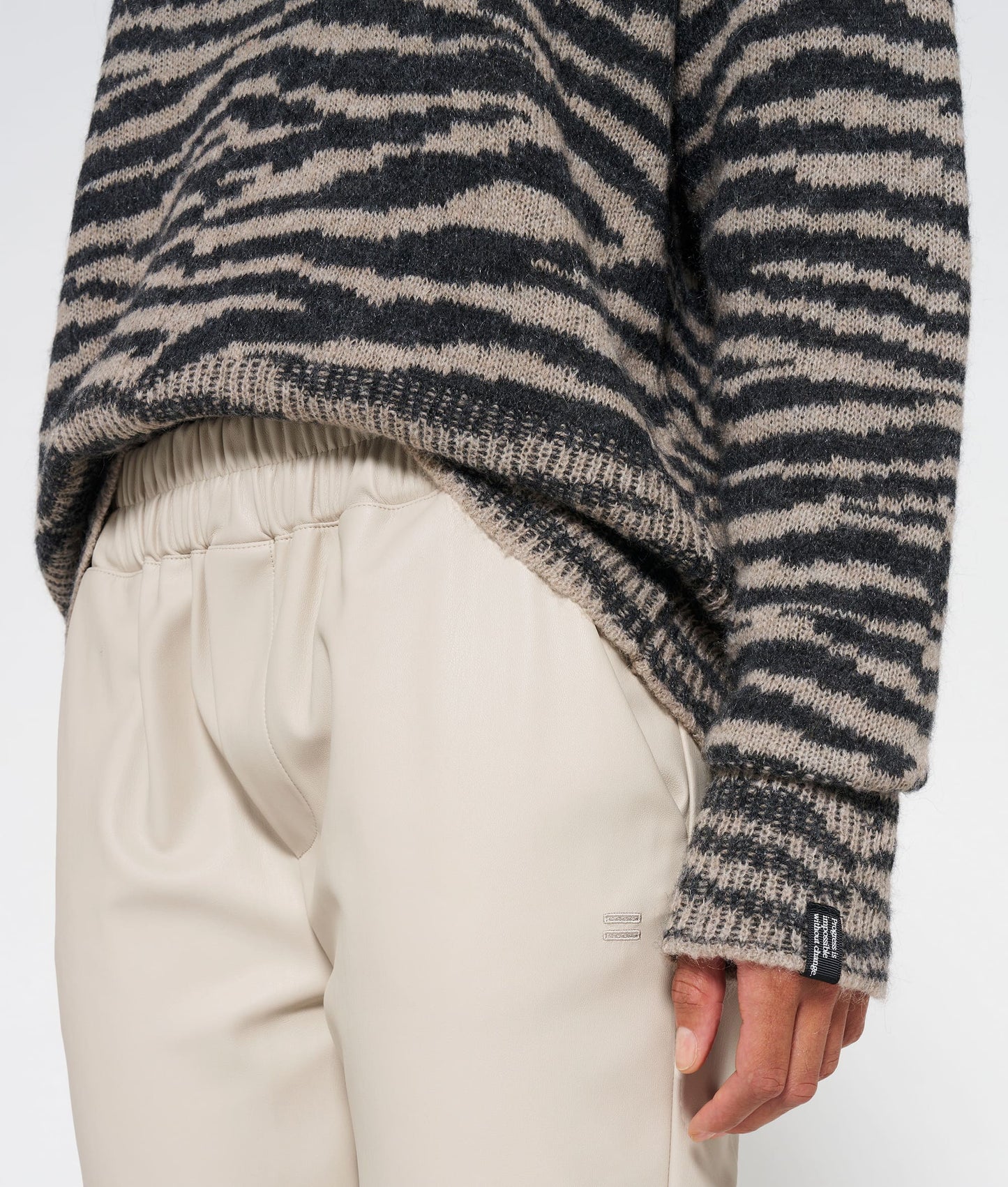 PANTALONS JOGGER CROPPED ASPECTE PELL DE 10DAYS