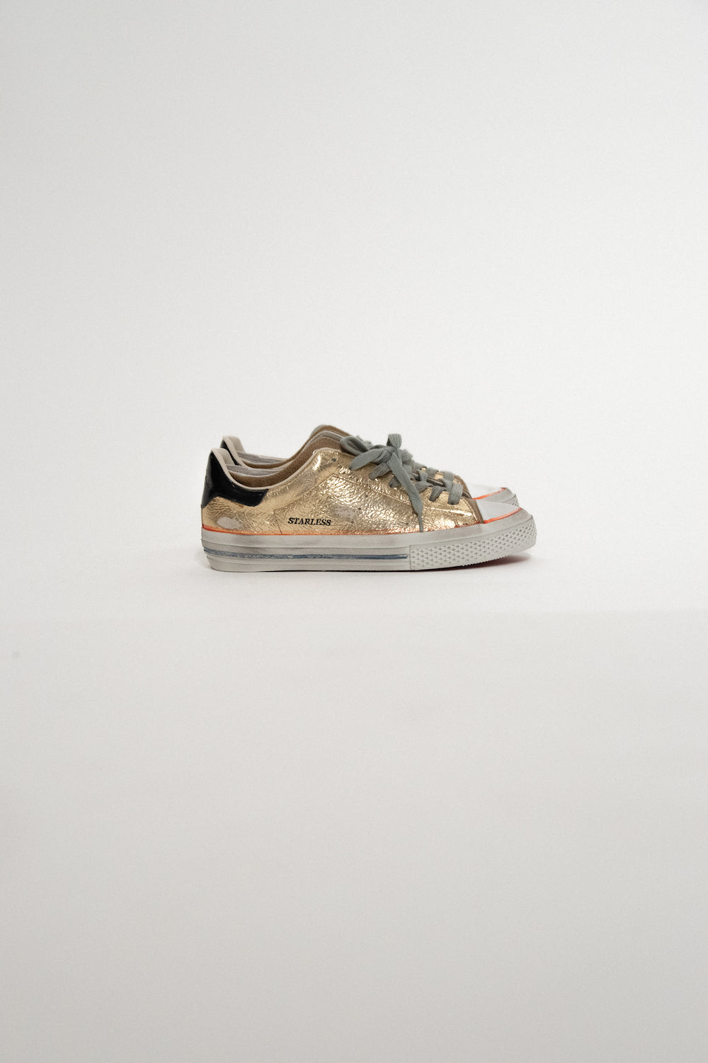 ZAPATILLAS STARLESS DORADAS DE HIDN-ANDER