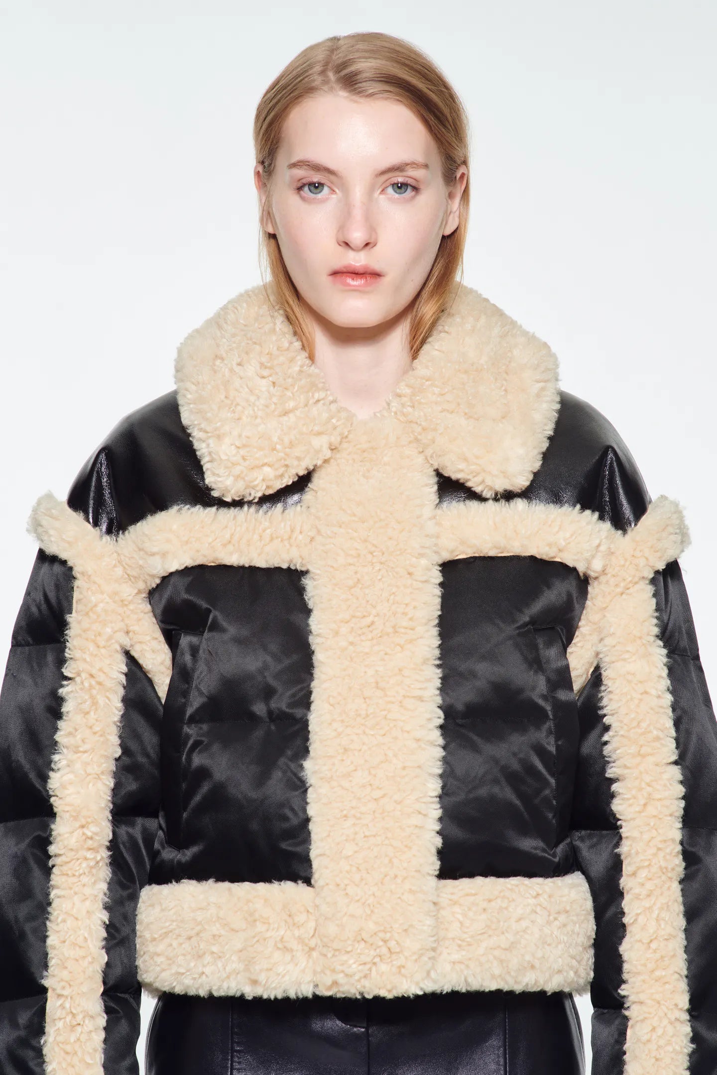 JAQUETA CURTA DE STAND STUDIO