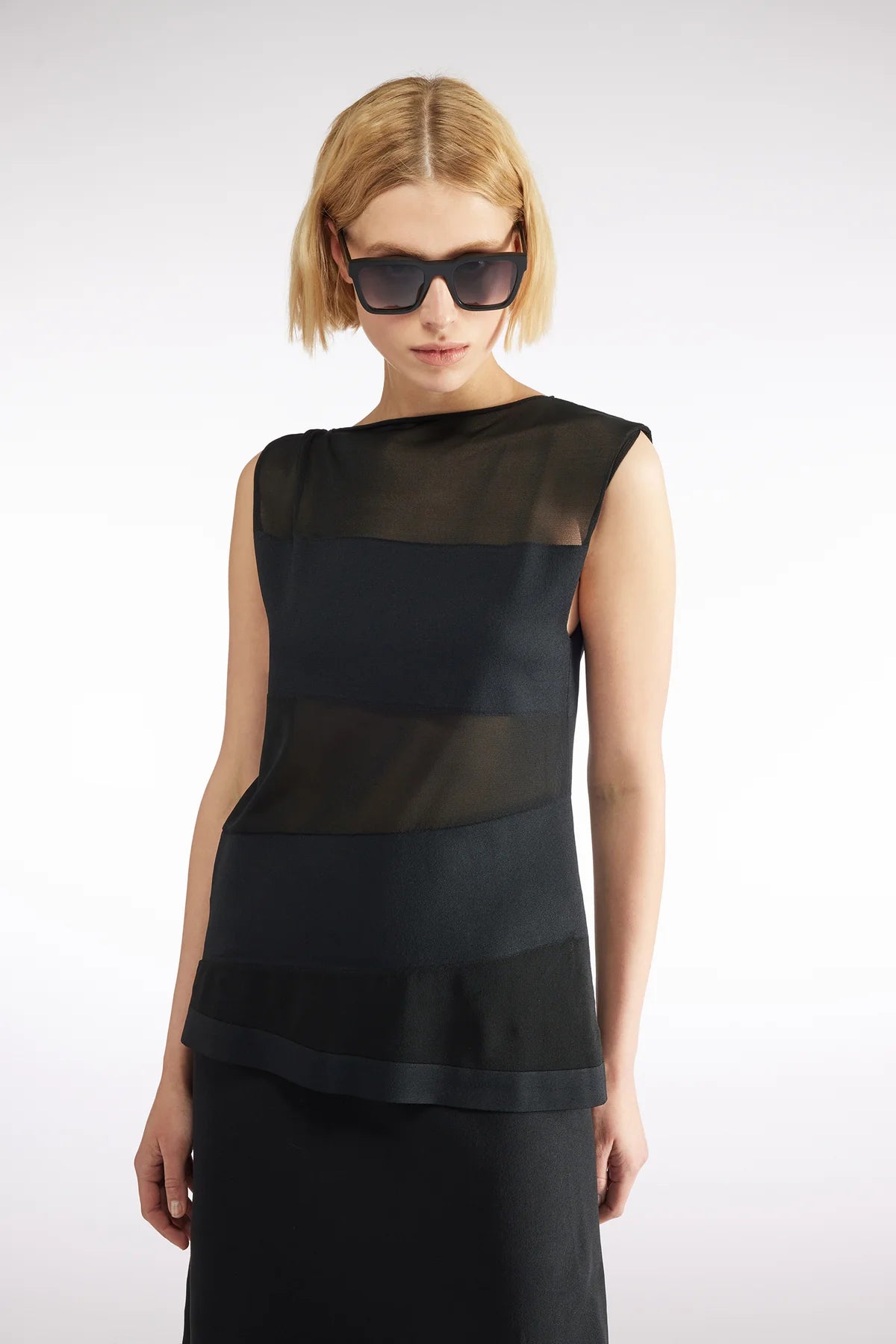 TOP AMB DETALLS TRANSPARENTS DE LIVIANA CONTI