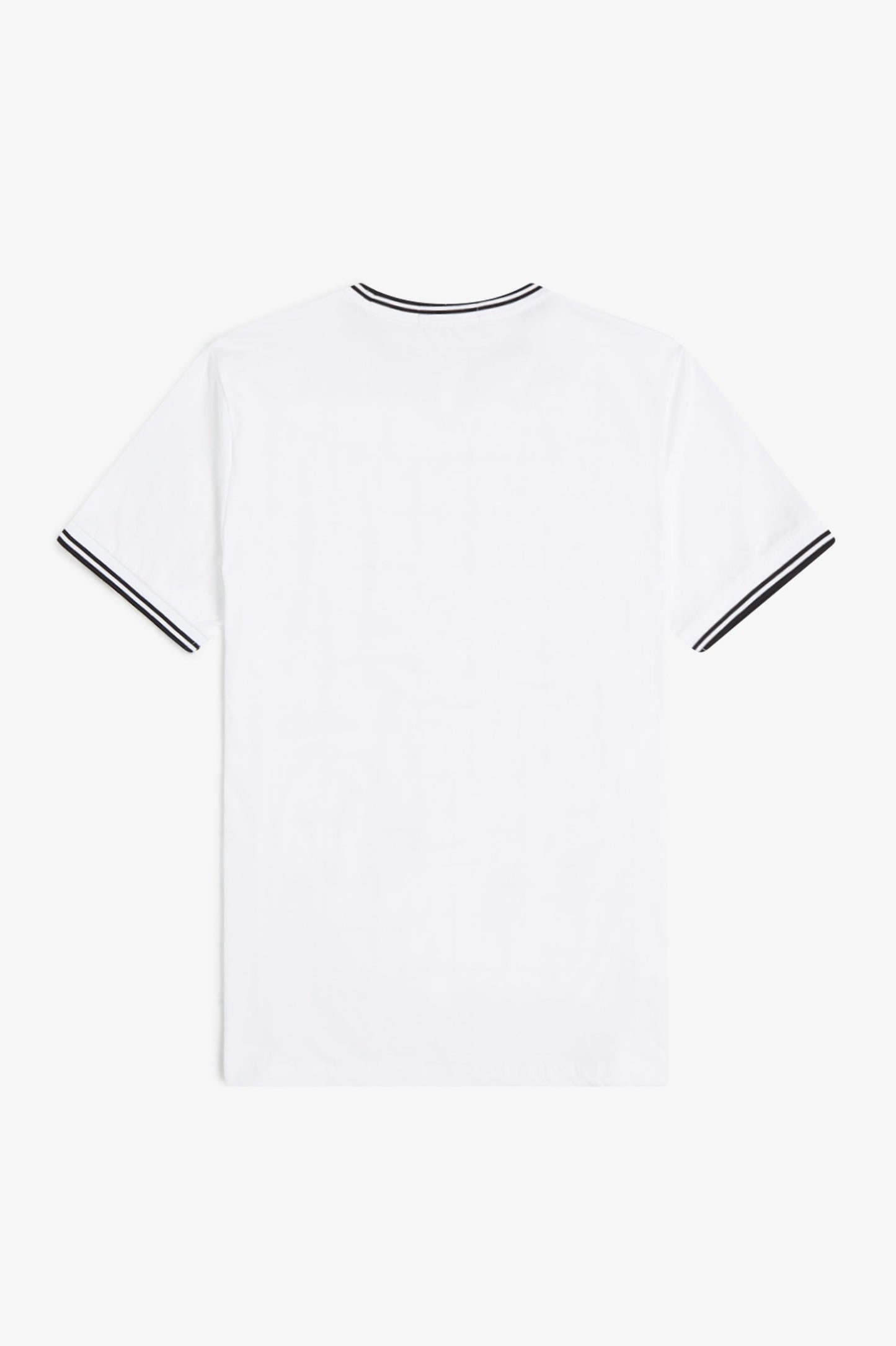 CAMISETA CON RIBETE CON DOS FRANJAS DE FRED PERRY