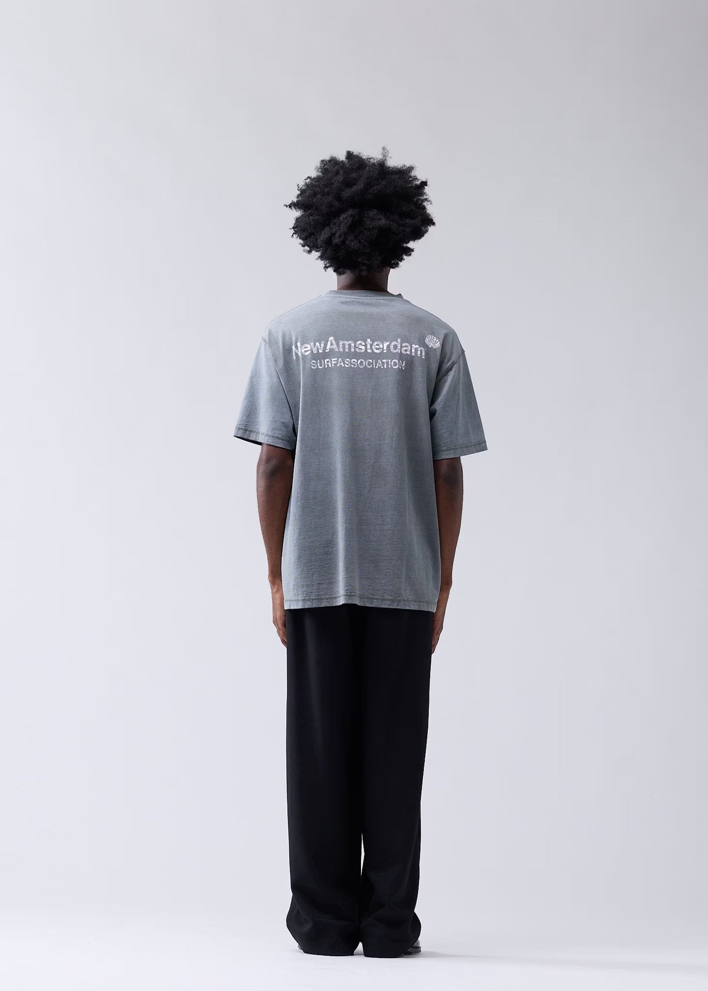 CAMISETA CON LOGOTIPO DE NEW AMSTERDAM SURF ASSOCIATION