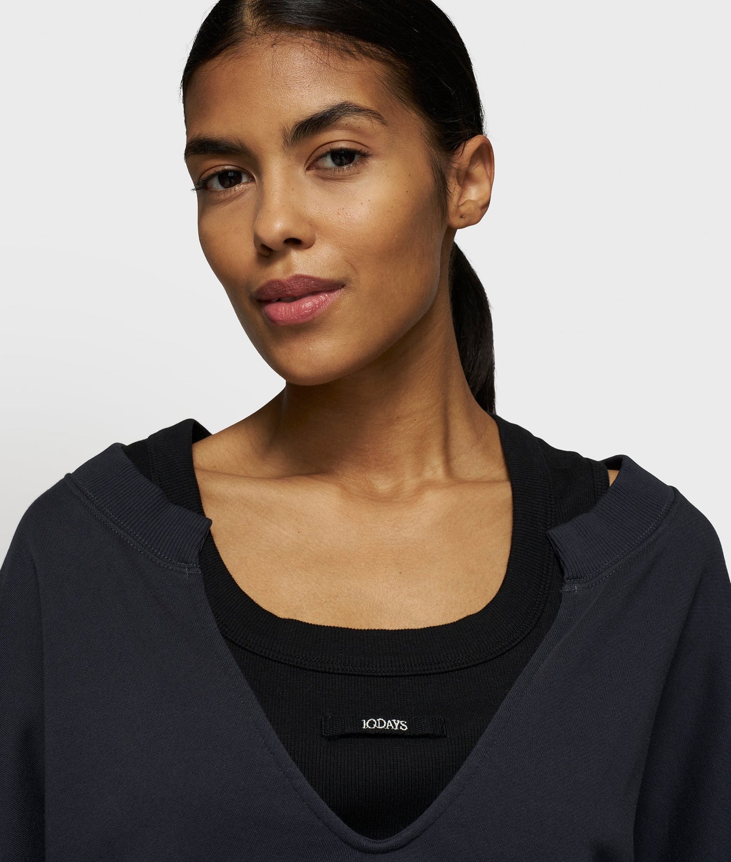 JERSEY DOBLE CON CUELLO EN V DE 10DAYS