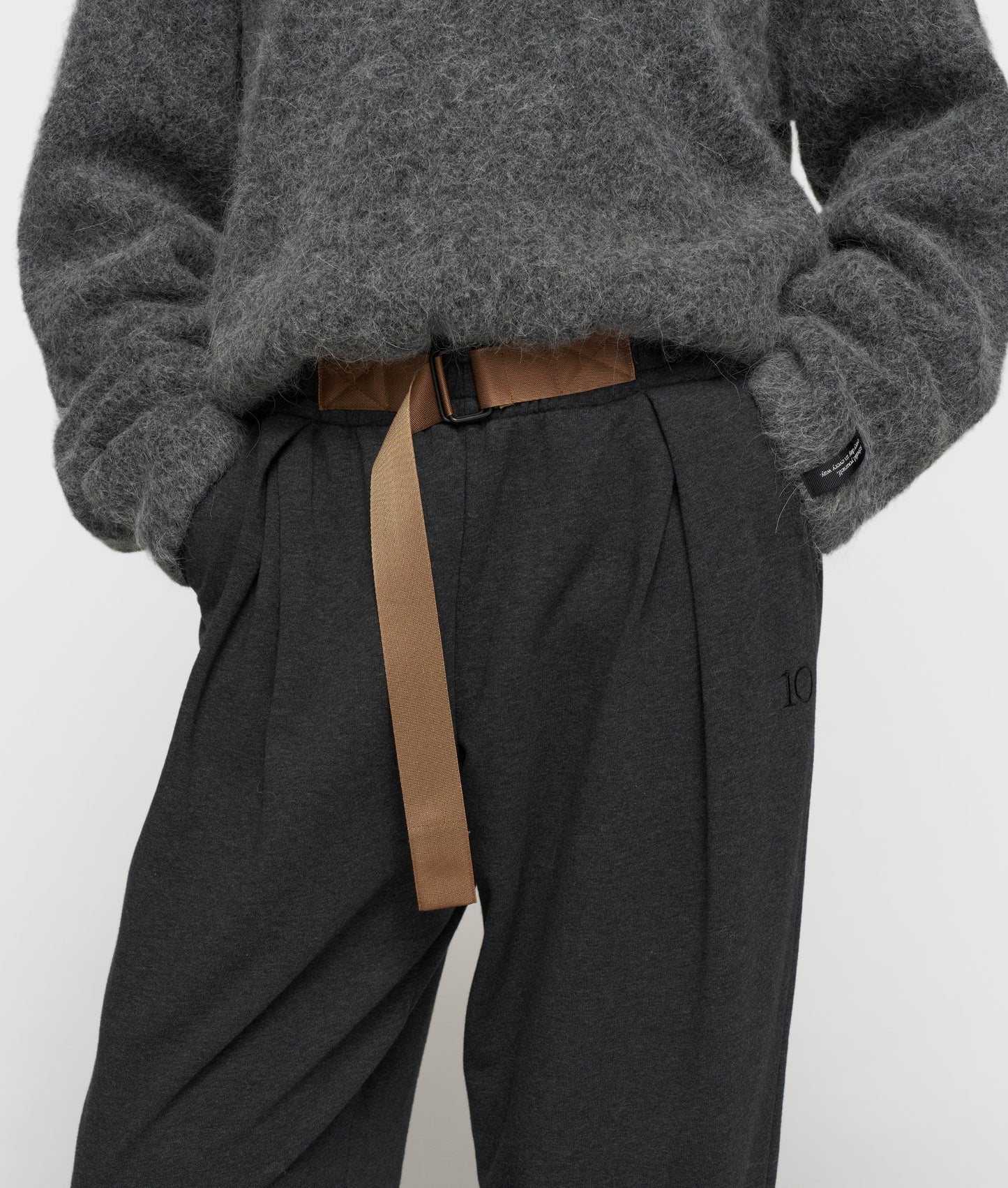 PANTALÓN JOGGER CON CINTURÓN DE 10DAYS