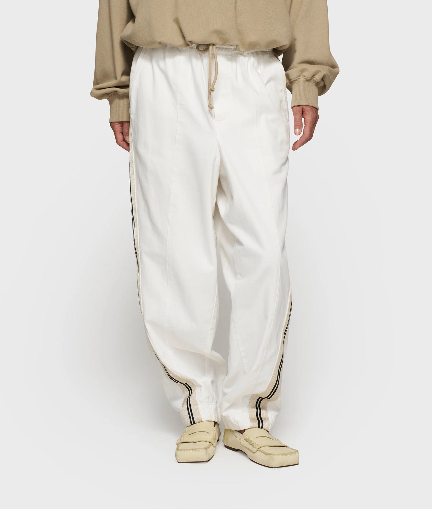 PANTALONES ANCHOS DE CORTE CÓNICO DE 10DAYS