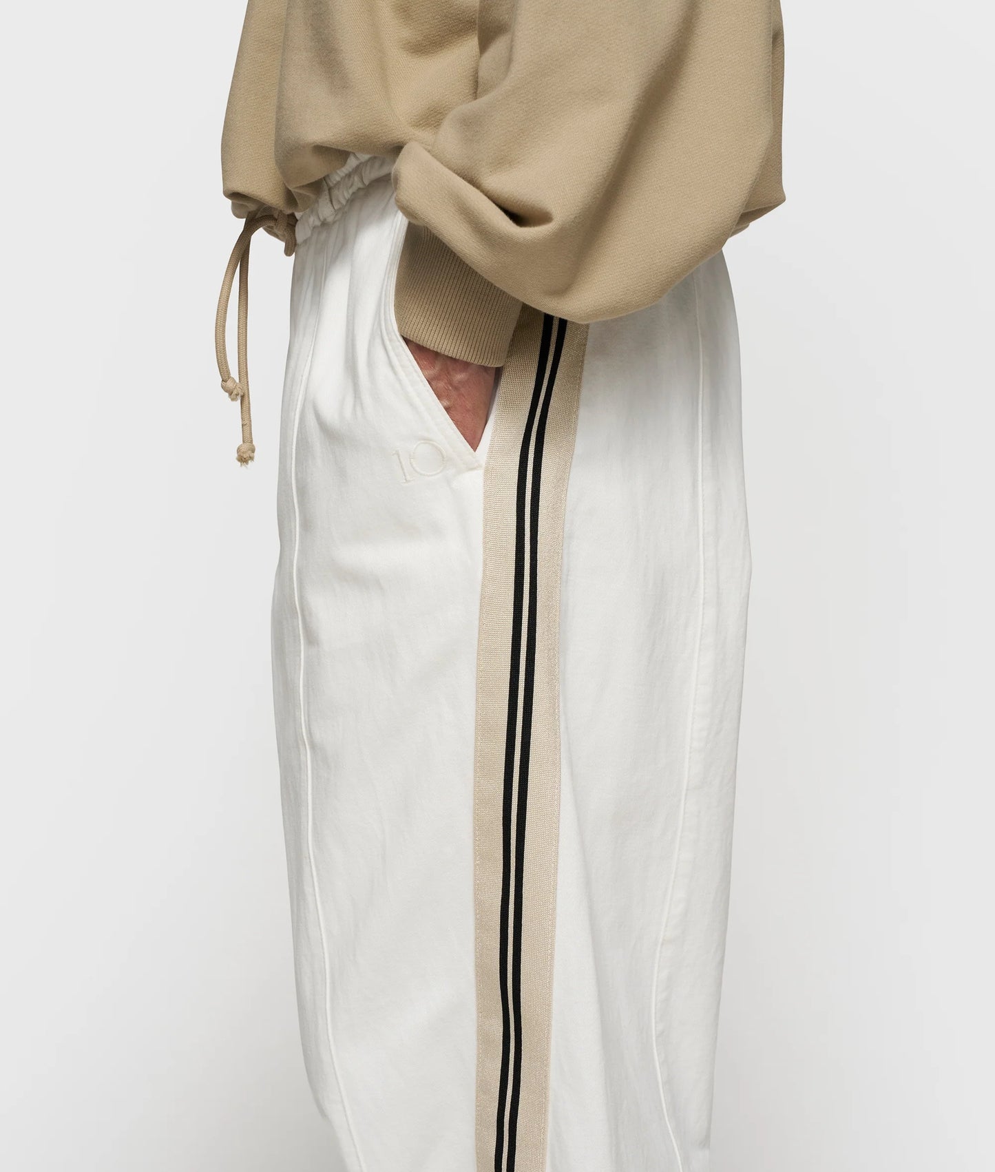 PANTALONES ANCHOS DE CORTE CÓNICO DE 10DAYS