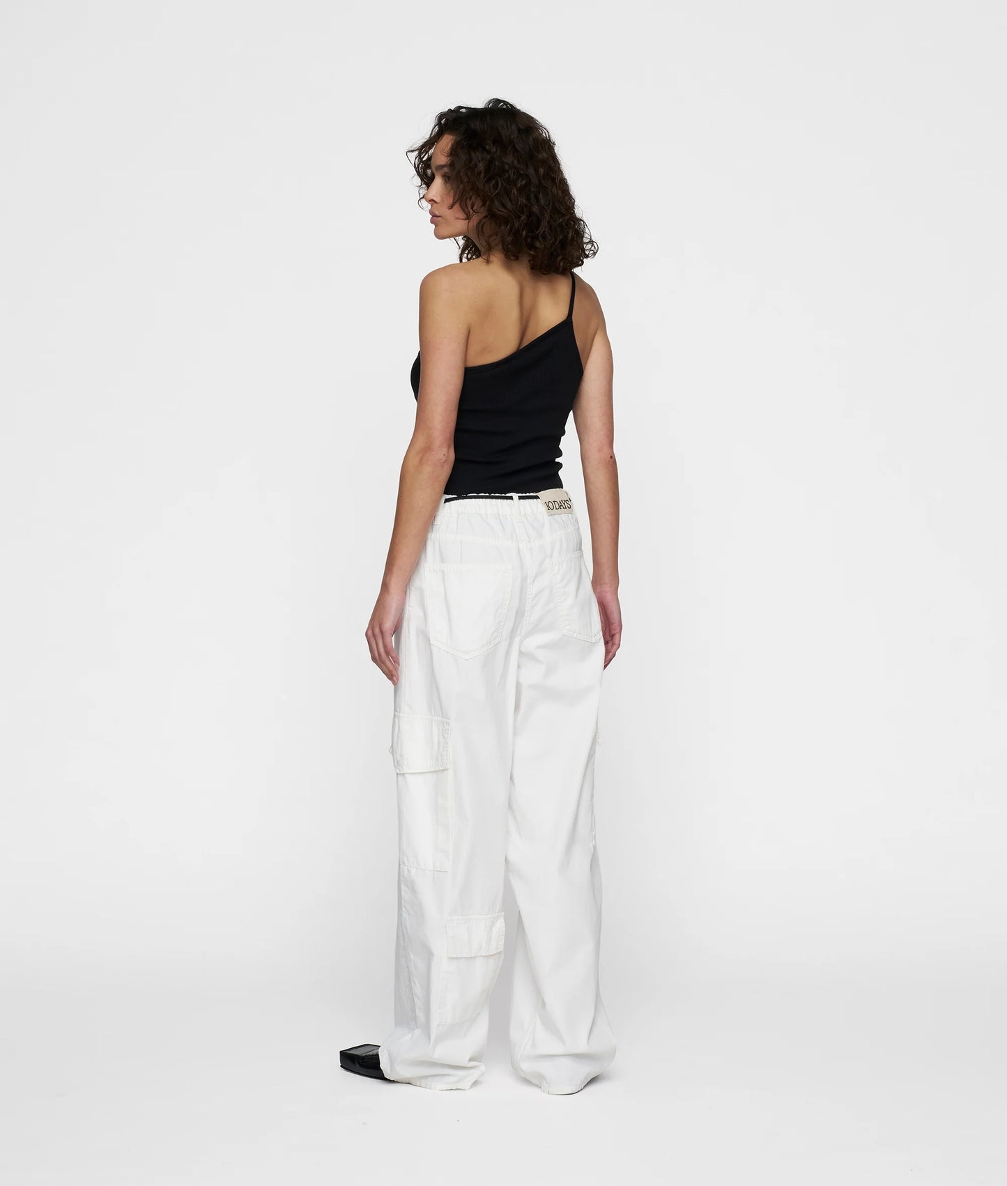 PANTALÓ DE TALL RELAXAT AMB BUTXAQUES DE 10DAYS