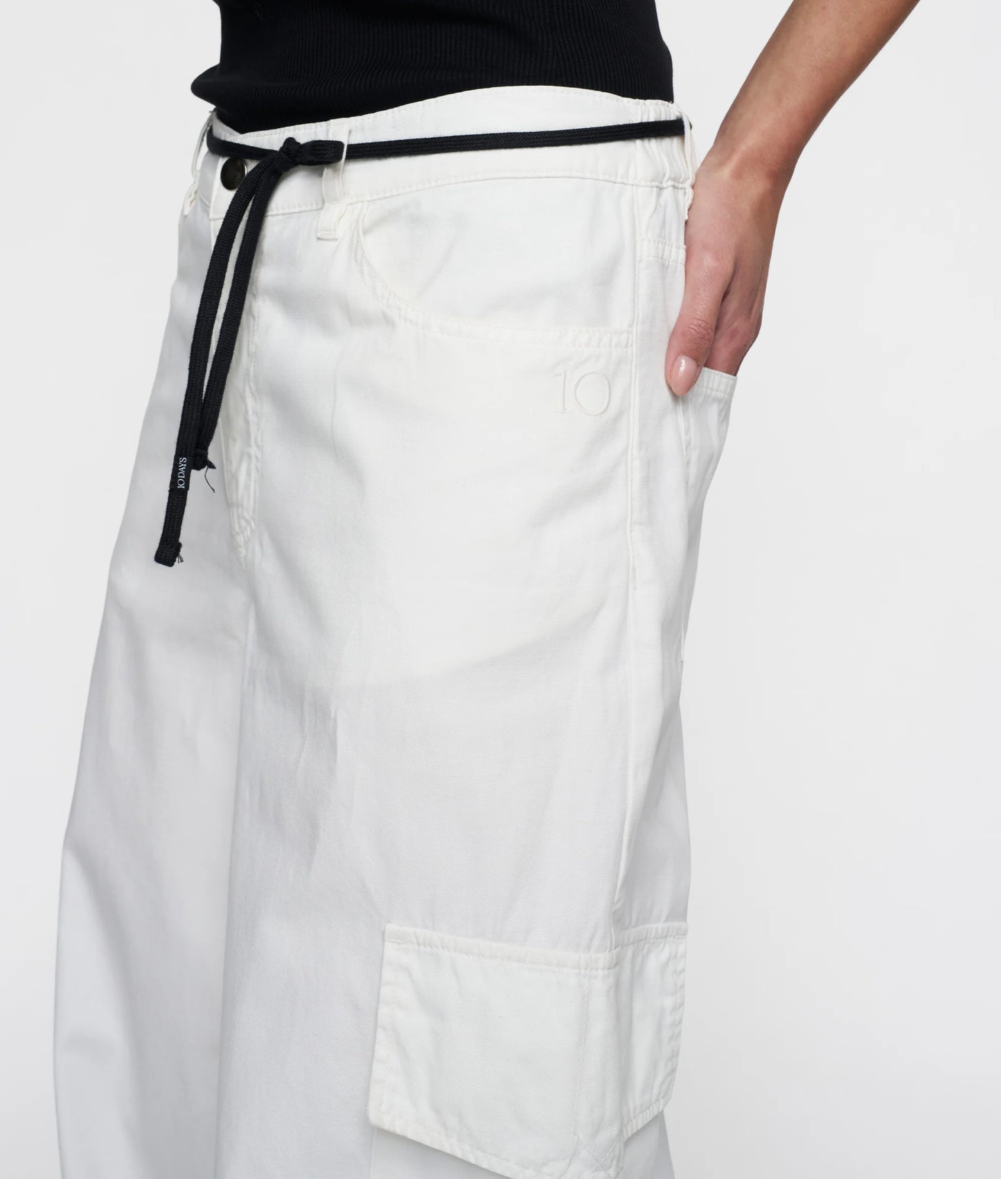 PANTALÓ DE TALL RELAXAT AMB BUTXAQUES DE 10DAYS