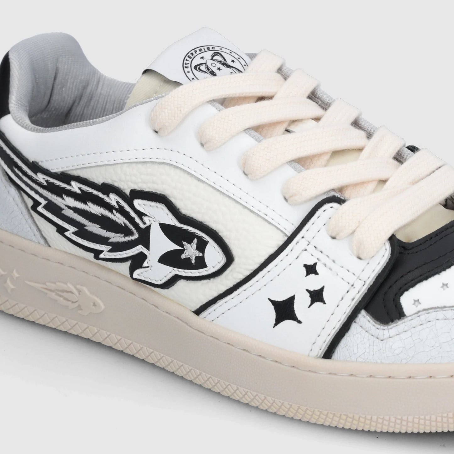 SNEAKERS NEGRAS "EJ EGG ROCKET" DE ENTERPRISE JAPAN