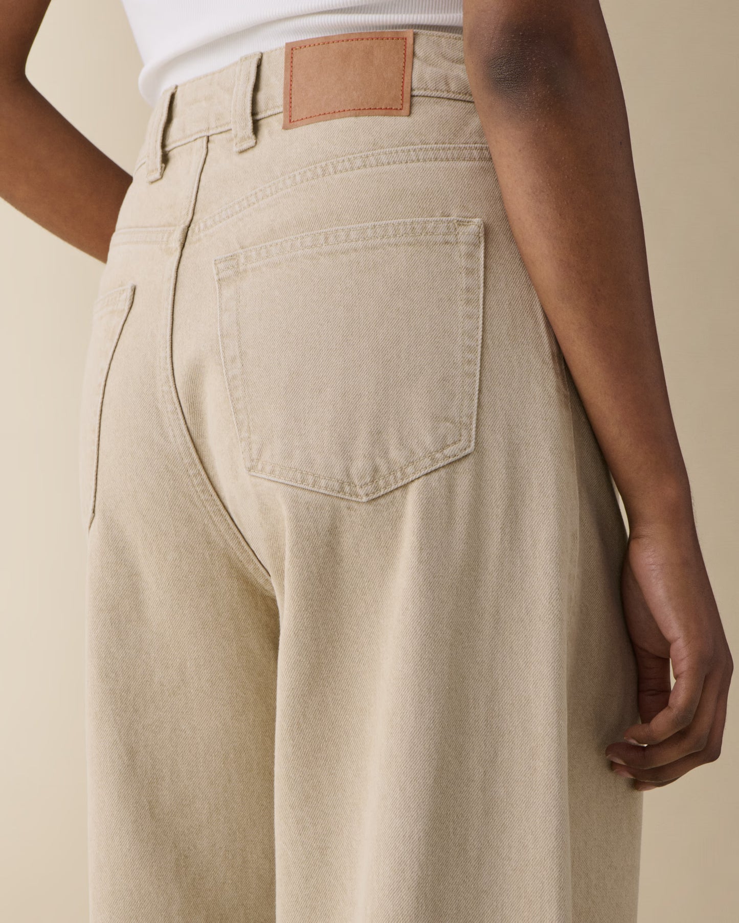 PANTALONES ALFAMA BEIGE DE JEANERICA