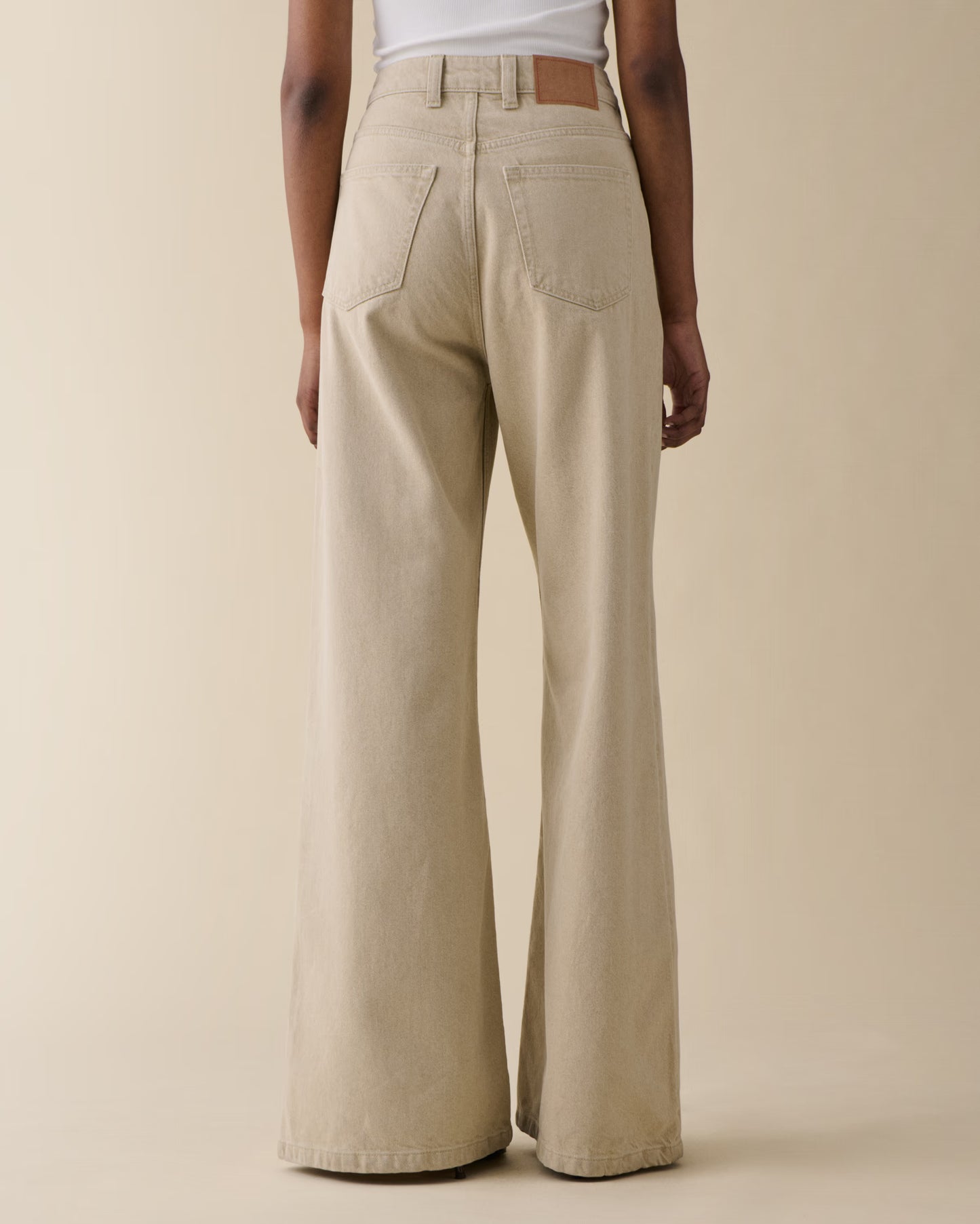 PANTALONES ALFAMA BEIGE DE JEANERICA