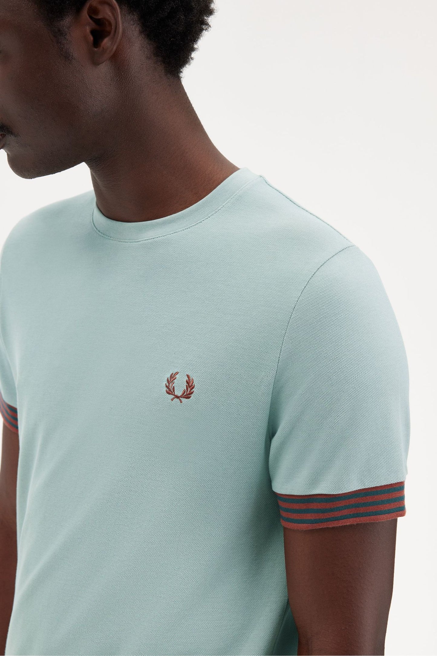 CAMISETA CON PUÑOS DE FRED PERRY