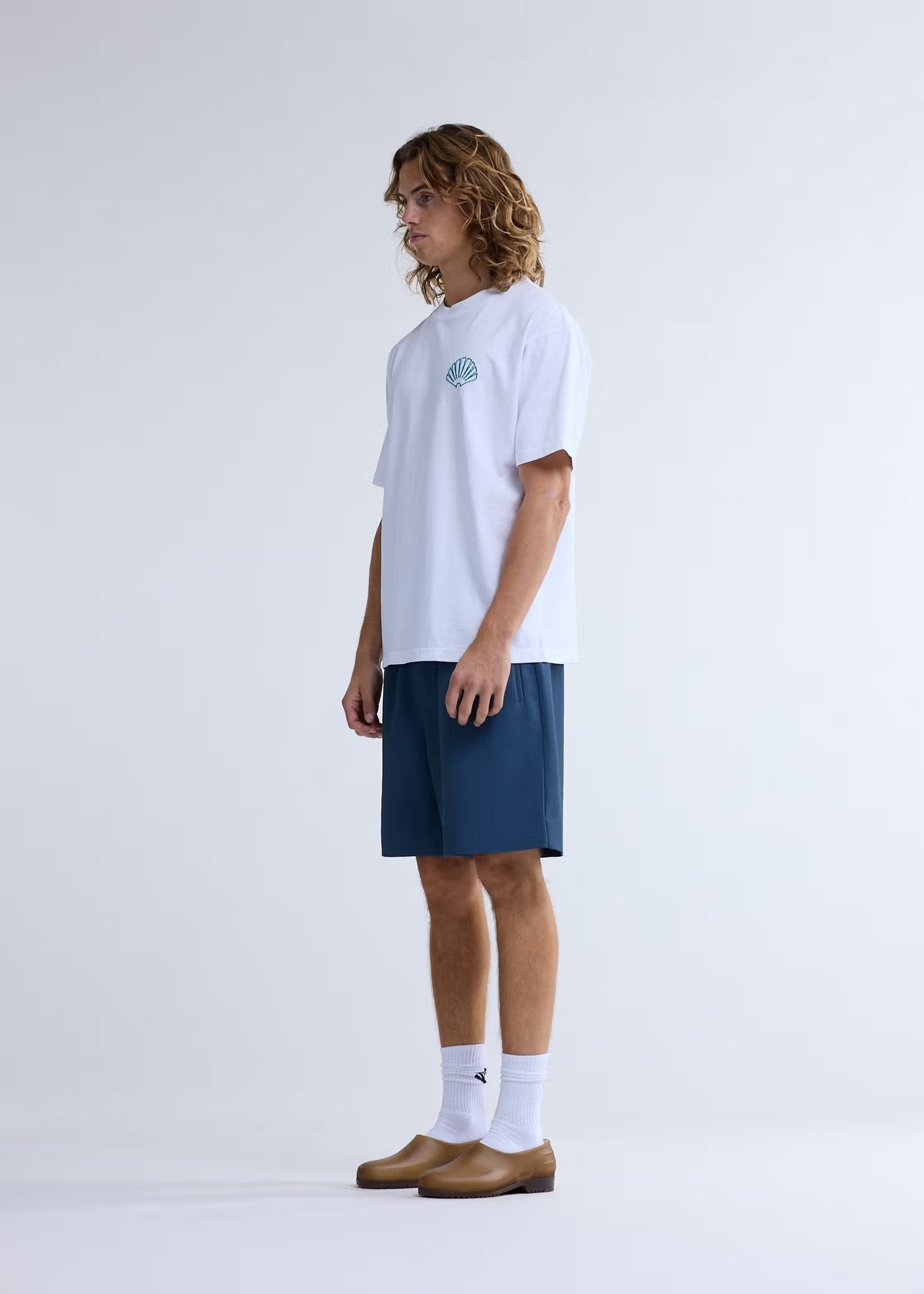 CAMISETA CON LOGOTIPO DE NEW AMSTERDAM SURF ASSOCIATION