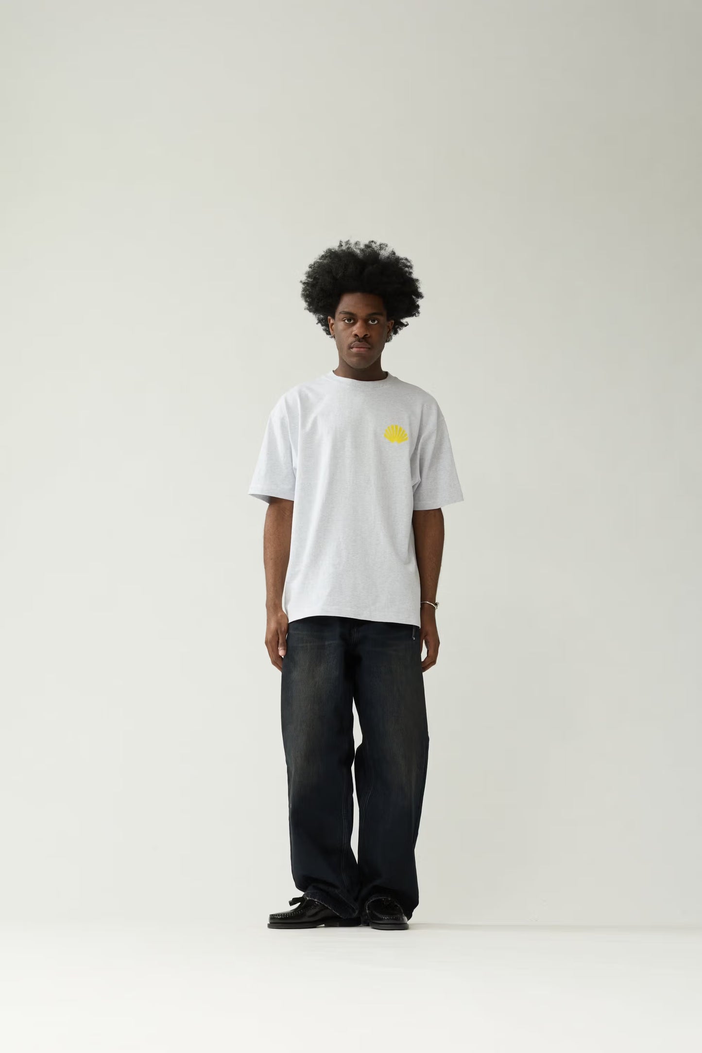 CAMISETA CON LOGOTIPO