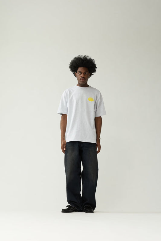 CAMISETA CON LOGOTIPO