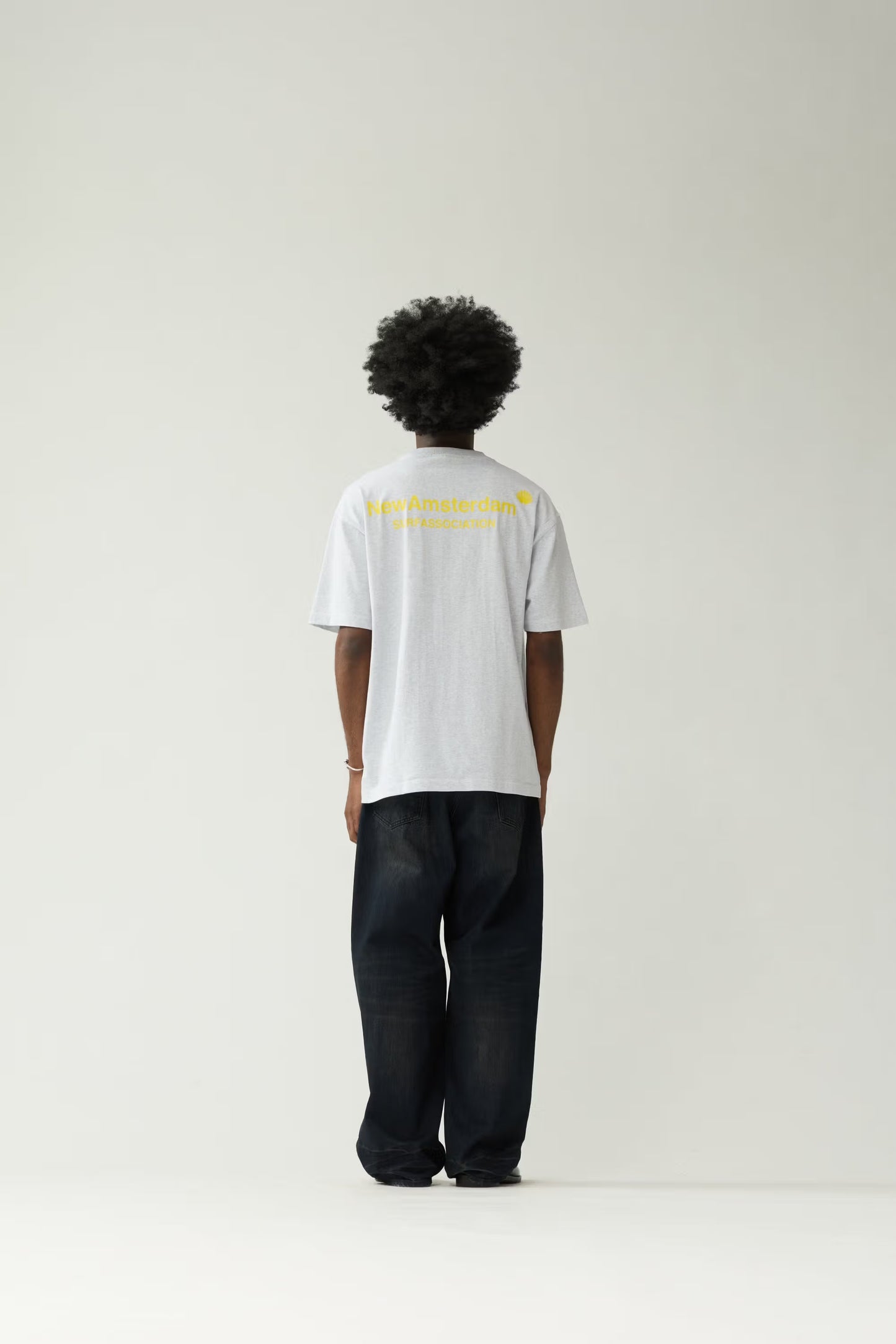 CAMISETA CON LOGOTIPO