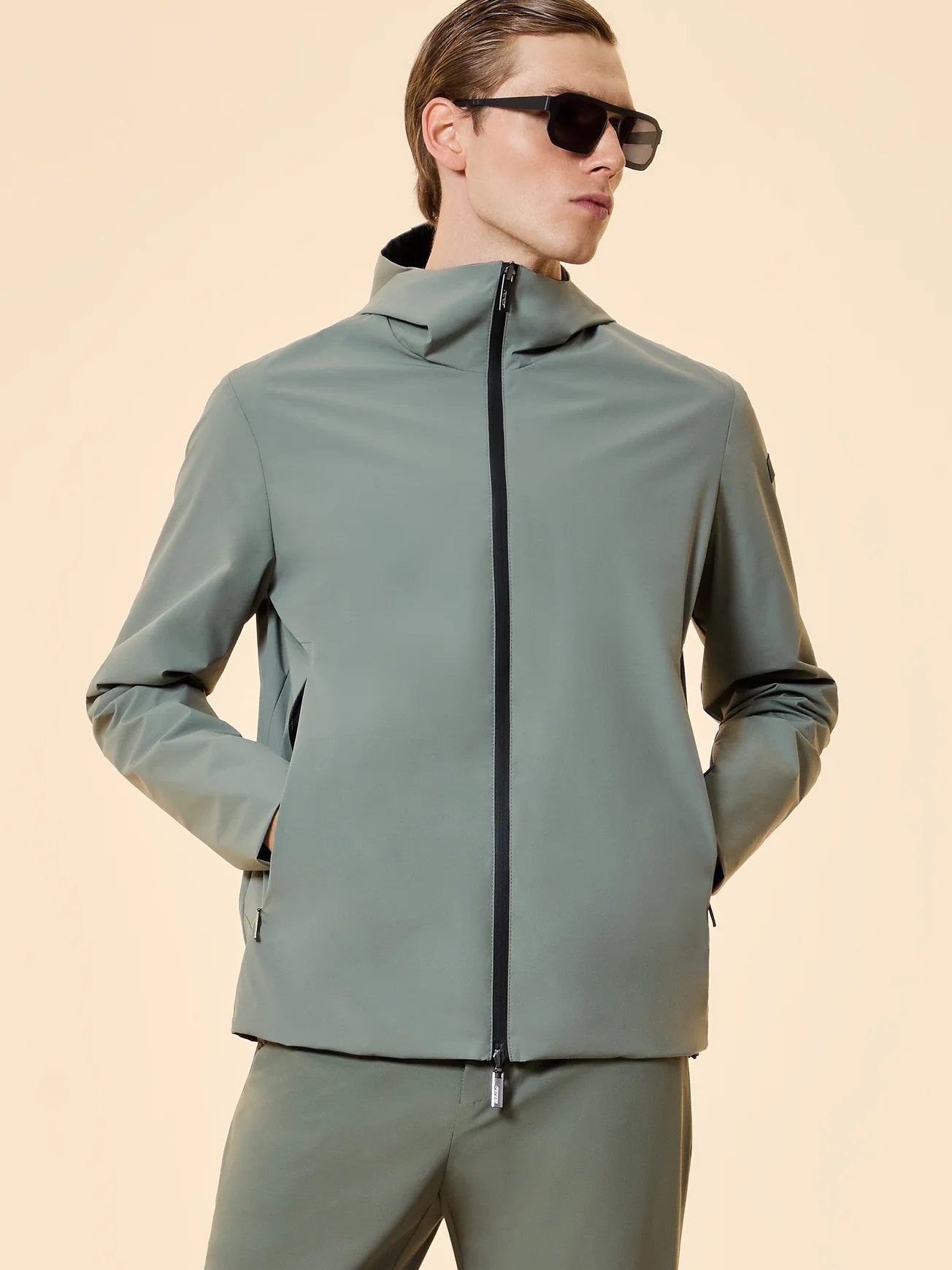 CHAQUETA REVERSIBLE CON CAPUCHA DE RRD