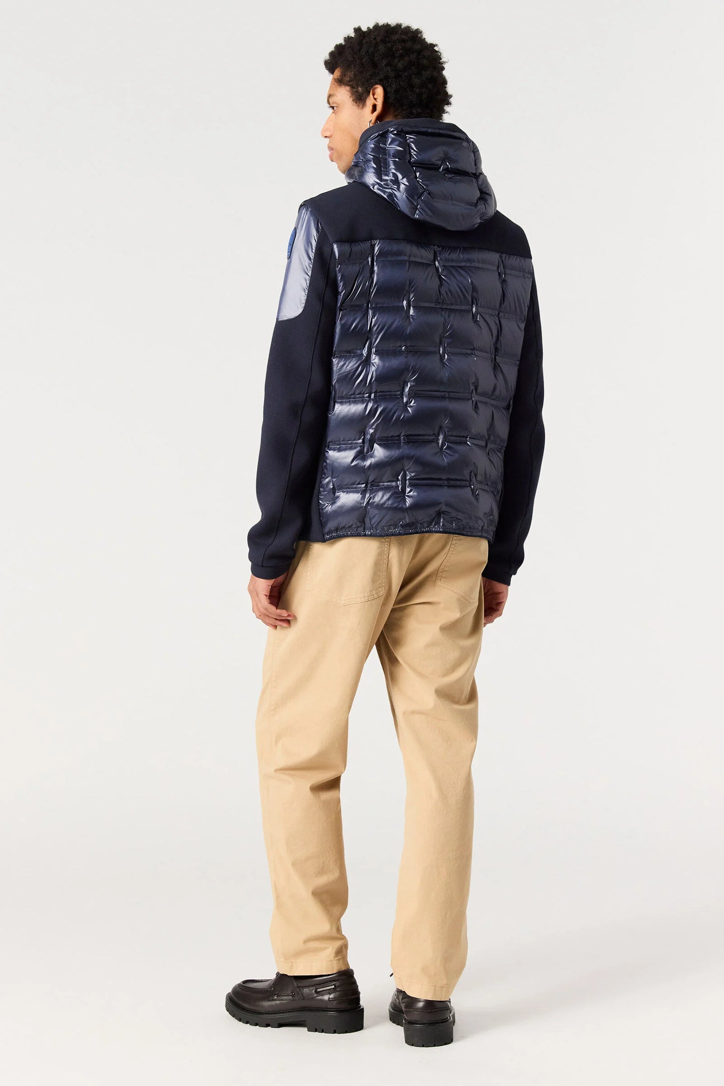 CHAQUETA CON CAPUCHA DE PARAJUMPERS