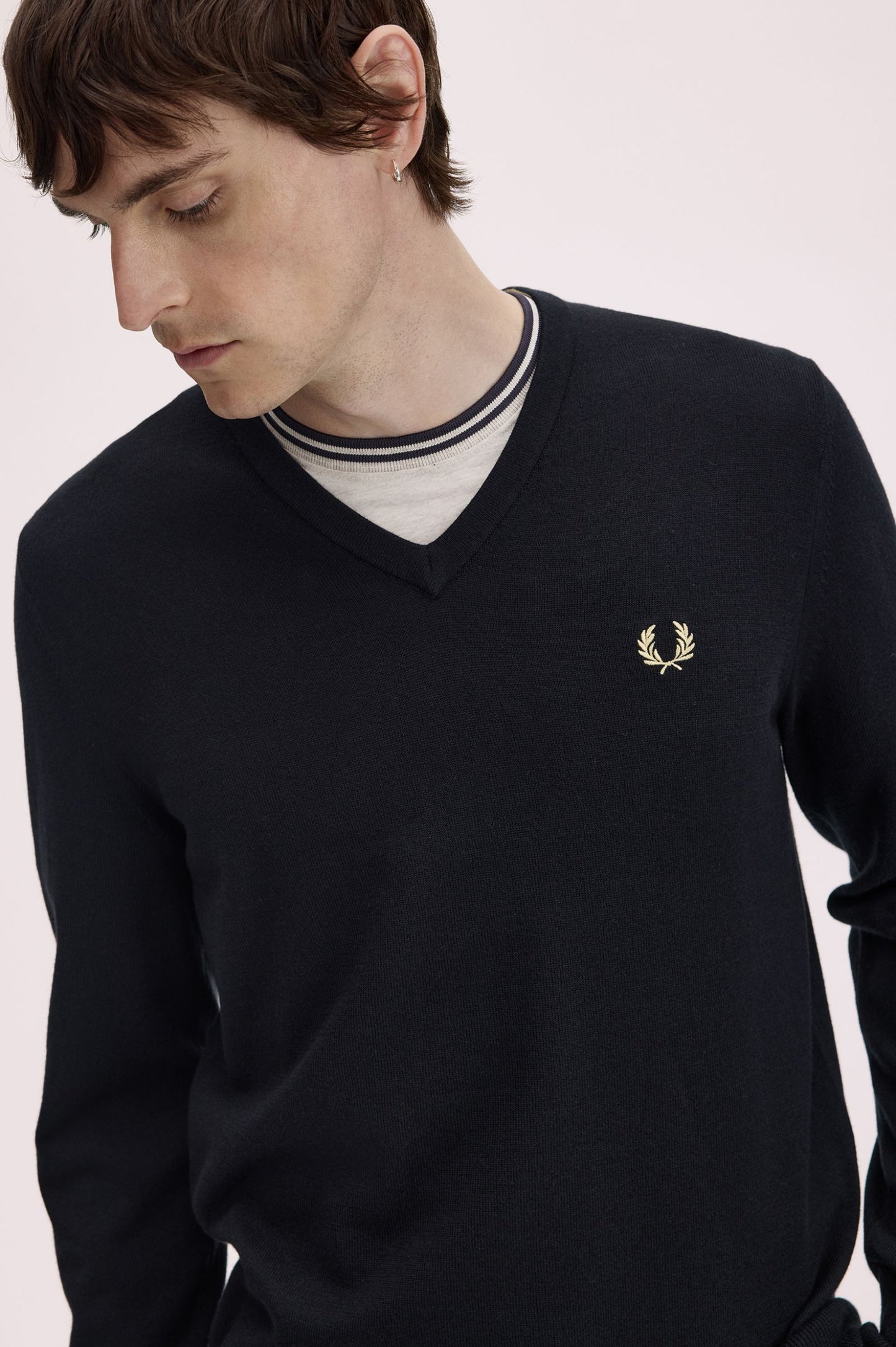 JERSEY CON CUELLO EN PICO