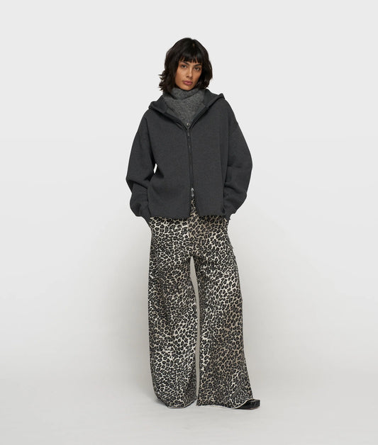 PANTALÓN JOGGER ANCHO CON ESTAMPADO DE LEOPARDO DE 10DAYS