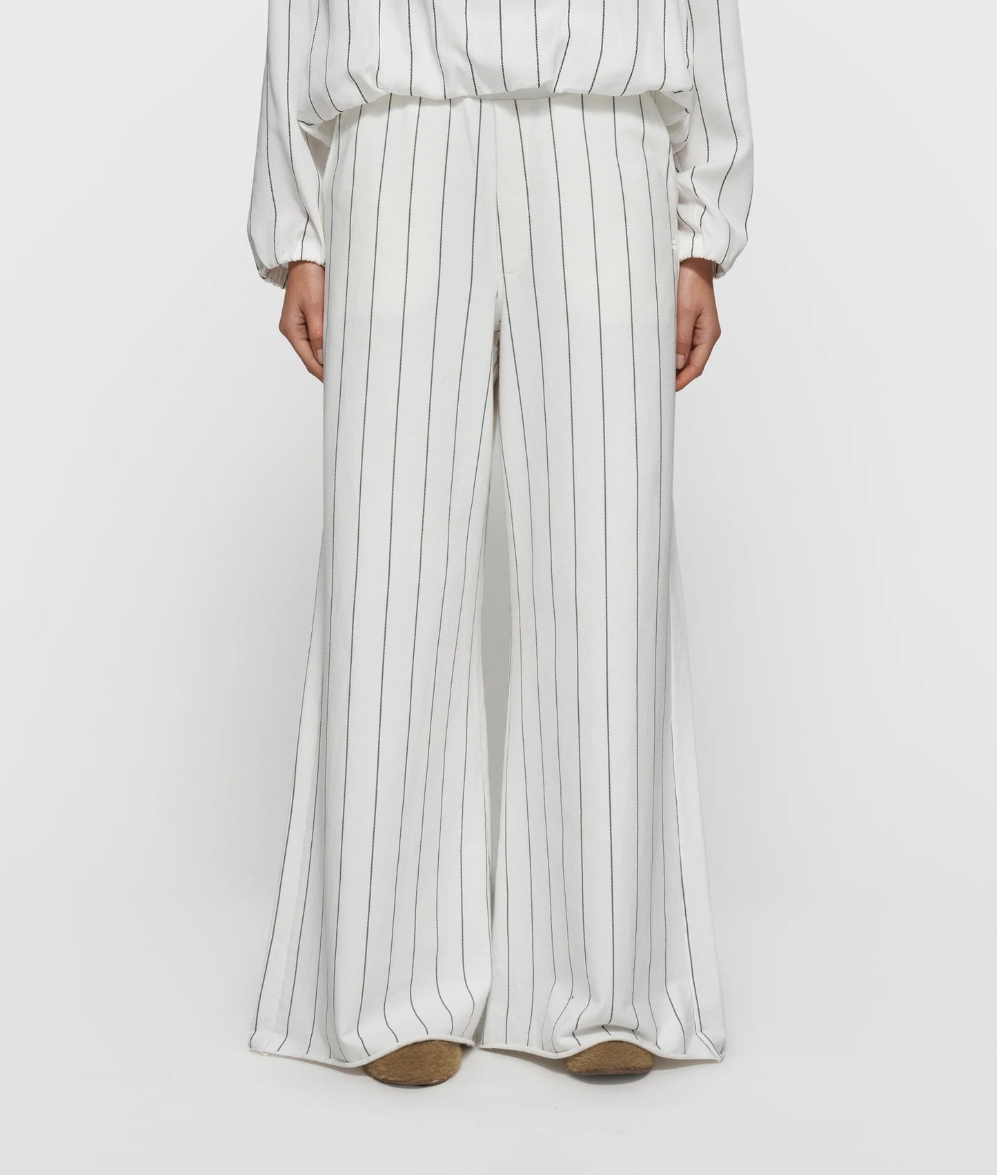 PANTALÓN JOGGER ANCHO A RAYAS DE 10DAYS