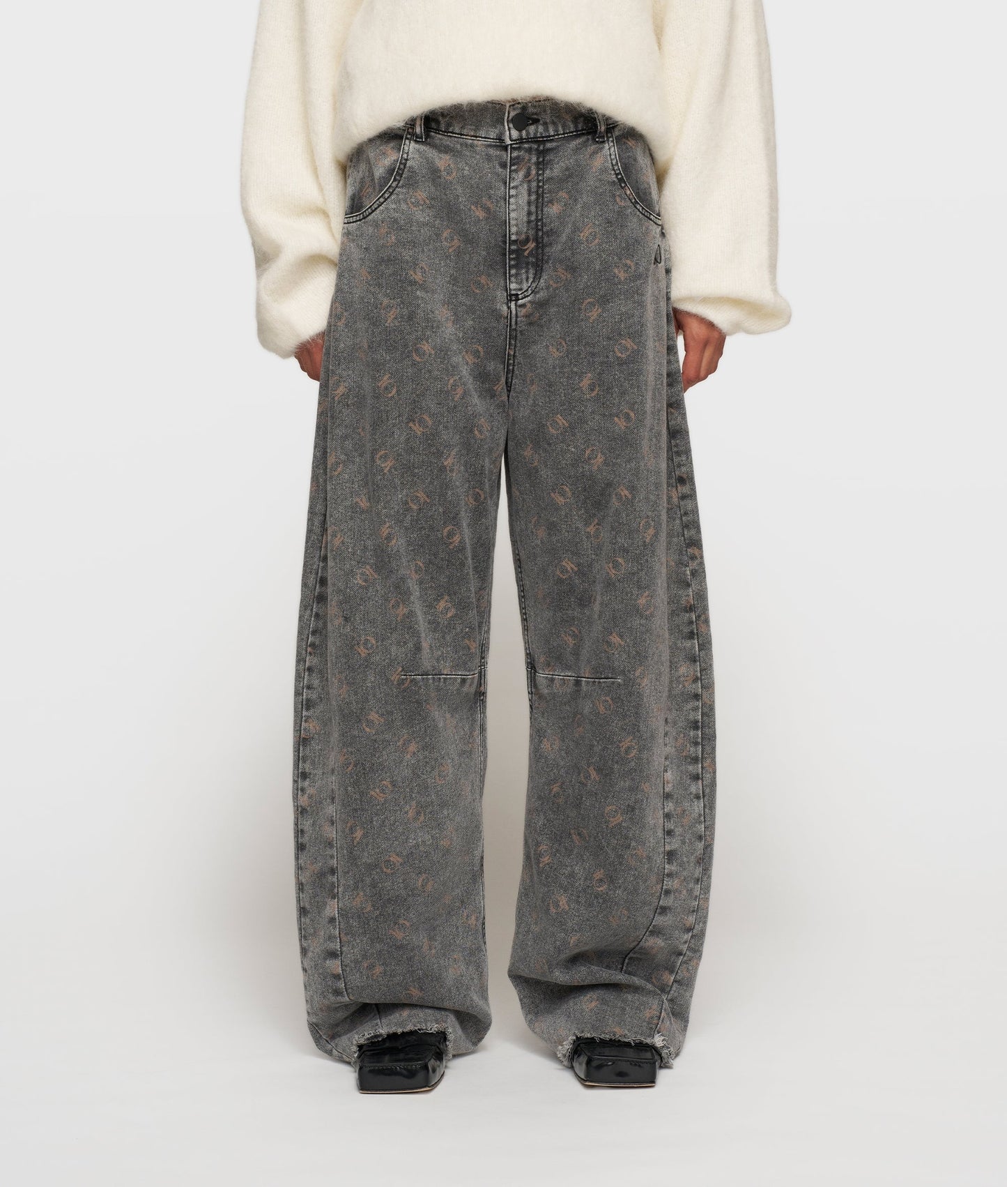 PANTALONES CON MONOGRAMA DE 10DAYS