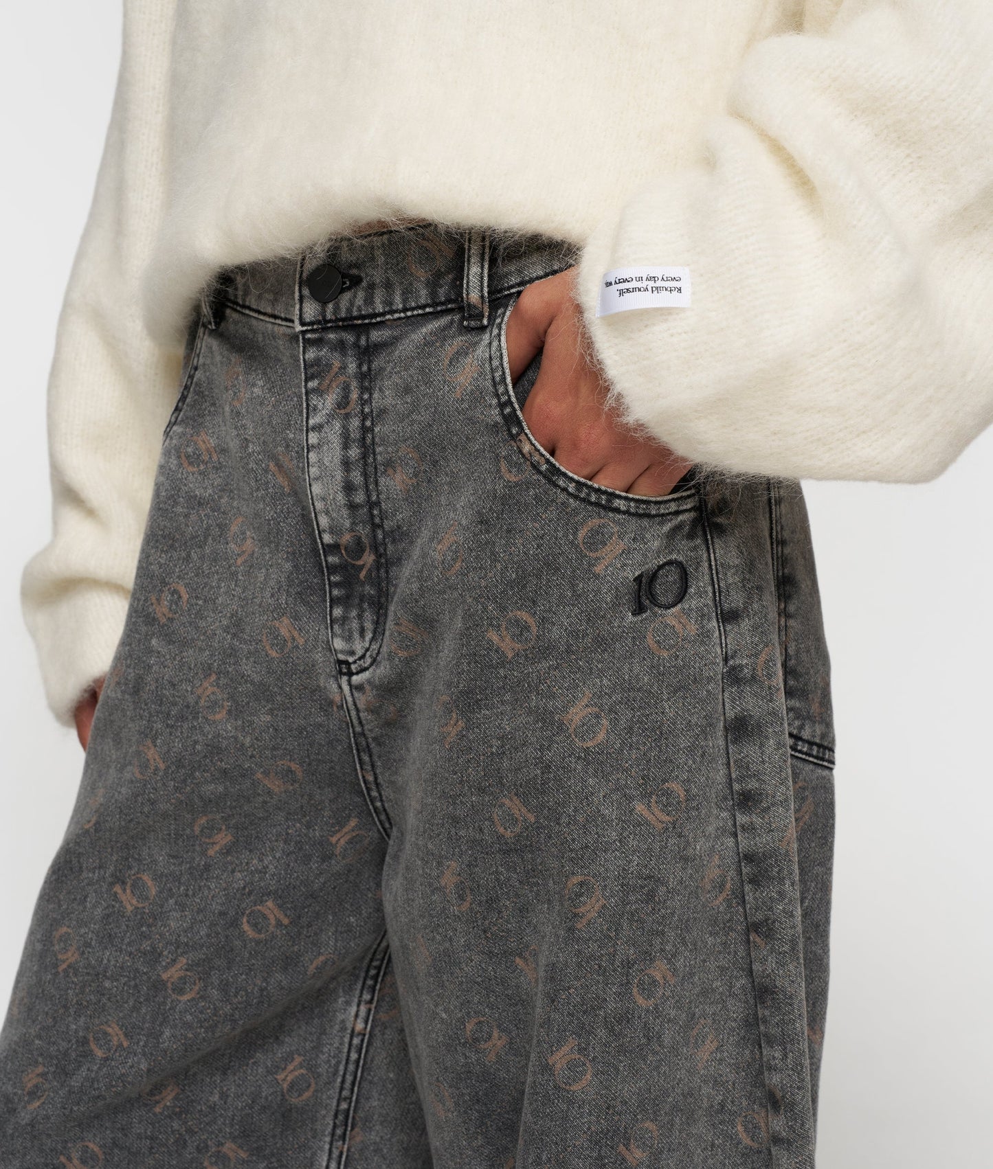 PANTALONES CON MONOGRAMA DE 10DAYS