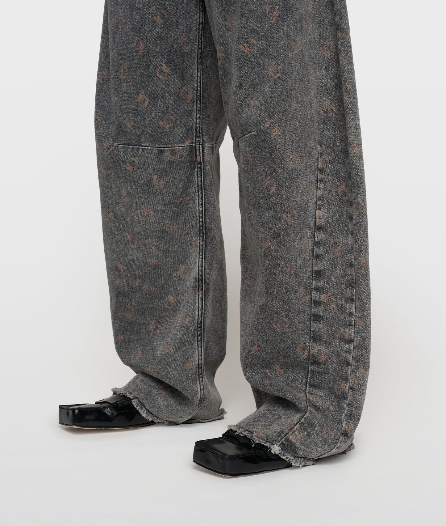PANTALONES CON MONOGRAMA DE 10DAYS