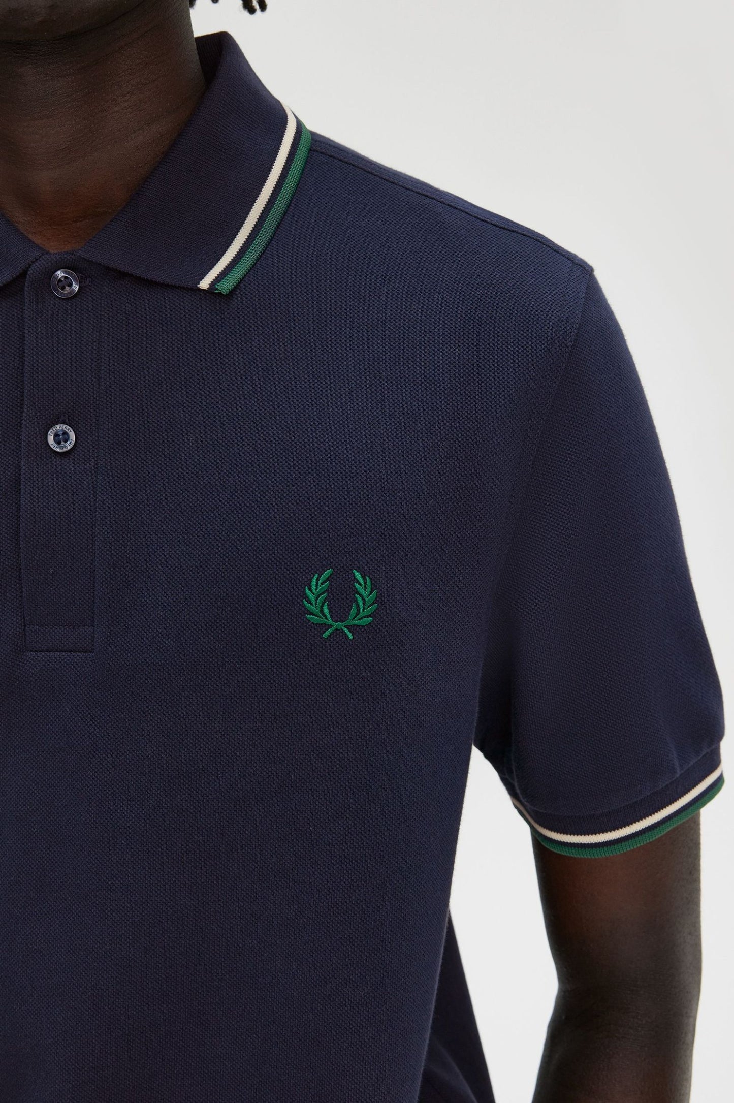 POLO CON RIBETE DE FRED PERRY