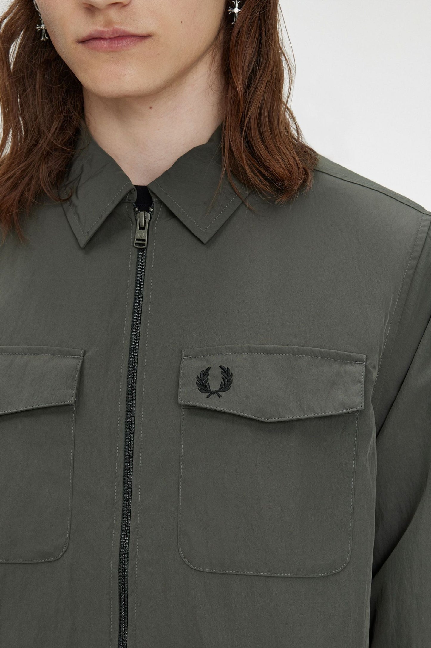 SOBRECAMISA LIGERA CON CREMALLERA COLOR VERDE DE FRED PERRY