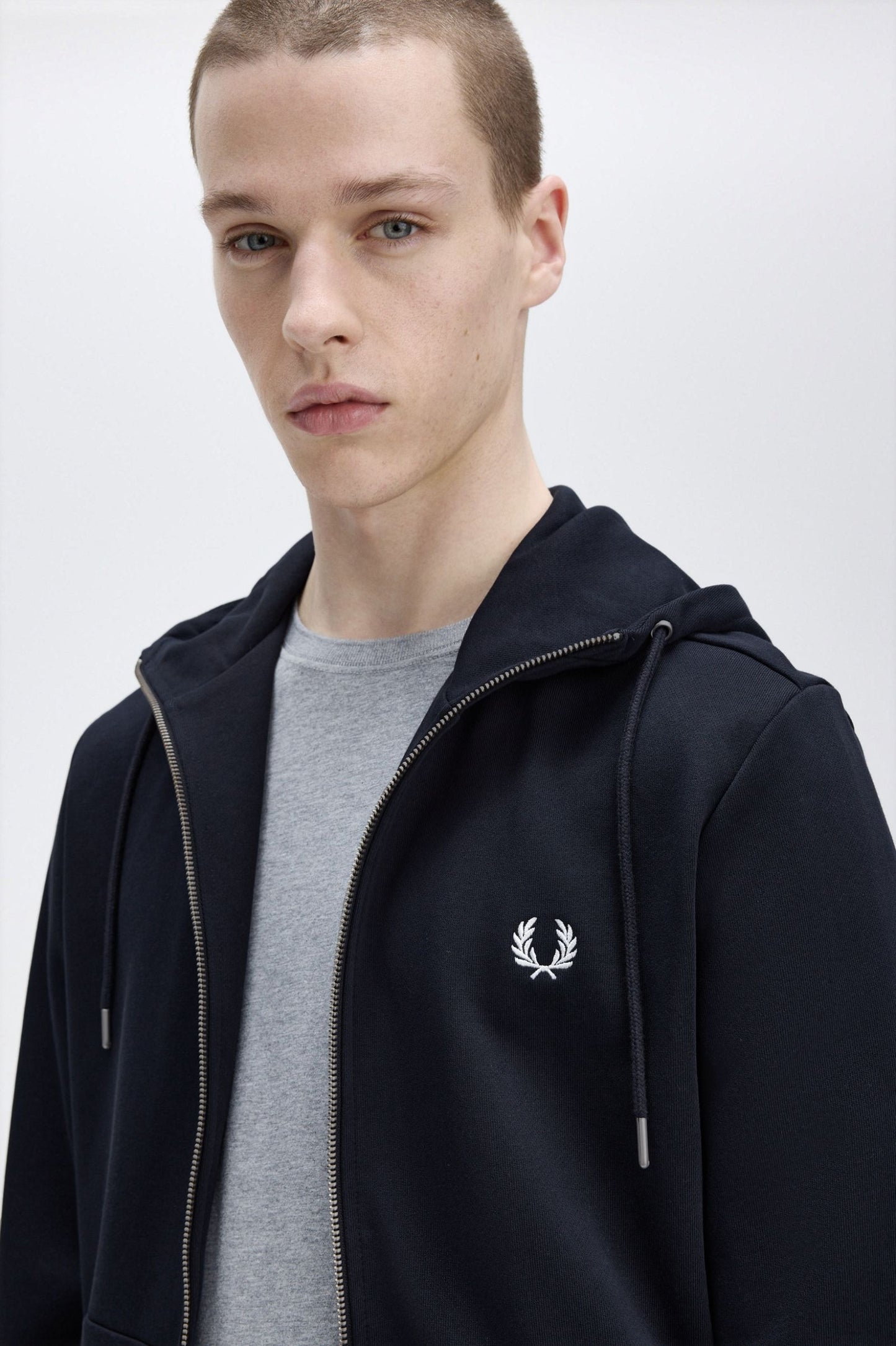 SUDADERA CON CAPUCHA Y CREMALLERA DE FRED PERRY