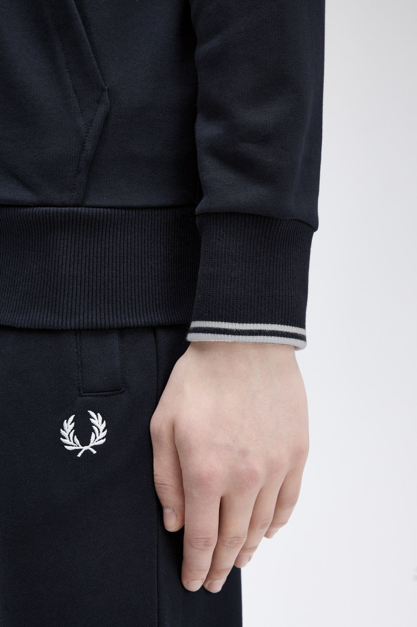 SUDADERA CON CAPUCHA Y CREMALLERA DE FRED PERRY