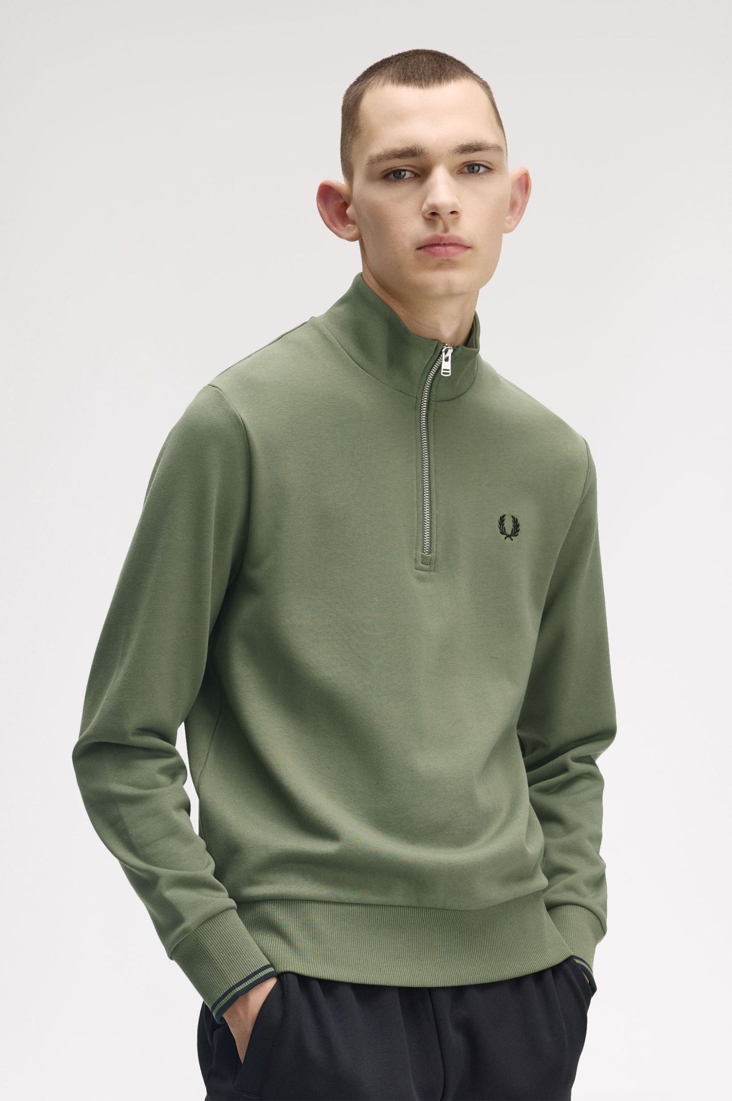 SUDADERA CON MEDIA CREMALLERA DE FRED PERRY